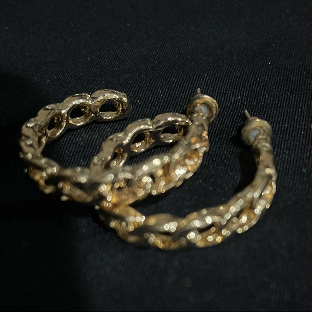 Chain Link Gold Hoops - Picture 3 of 3